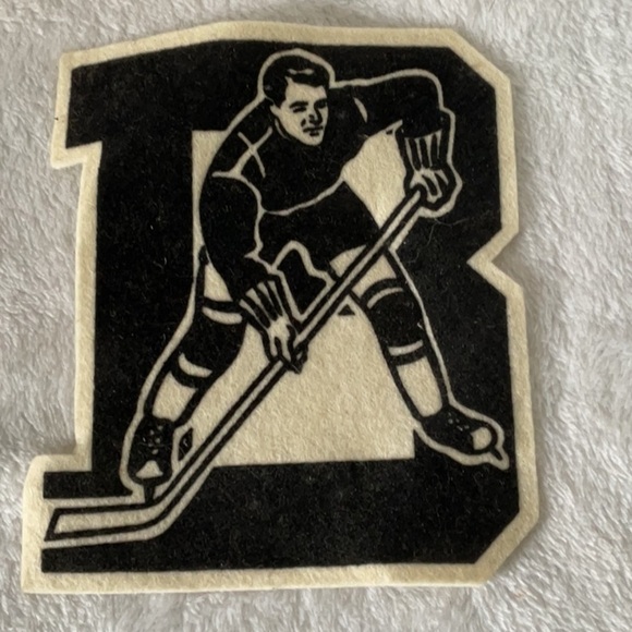 Vintage Patch Collection - Hockey, Shamrock, Space Shuttle - Picture 4 of 7